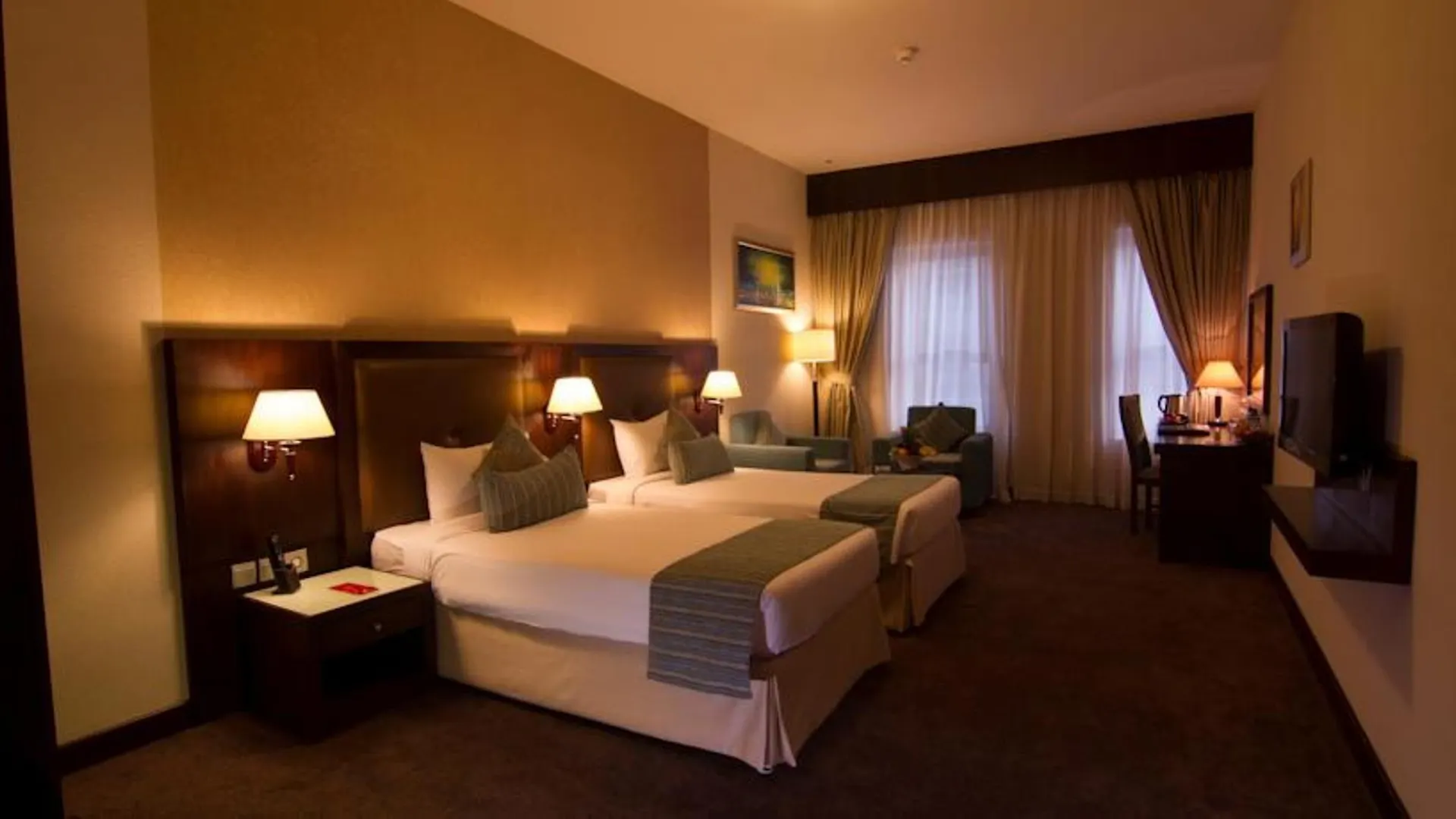 Ramada By Wyndham Dubai Deira Hotel 4*,