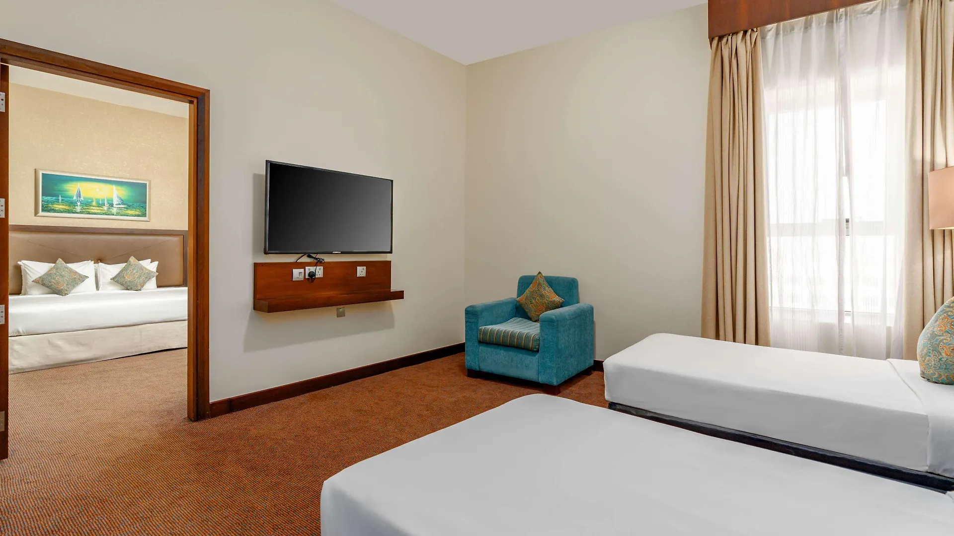Ramada By Wyndham Dubai Deira Hotell