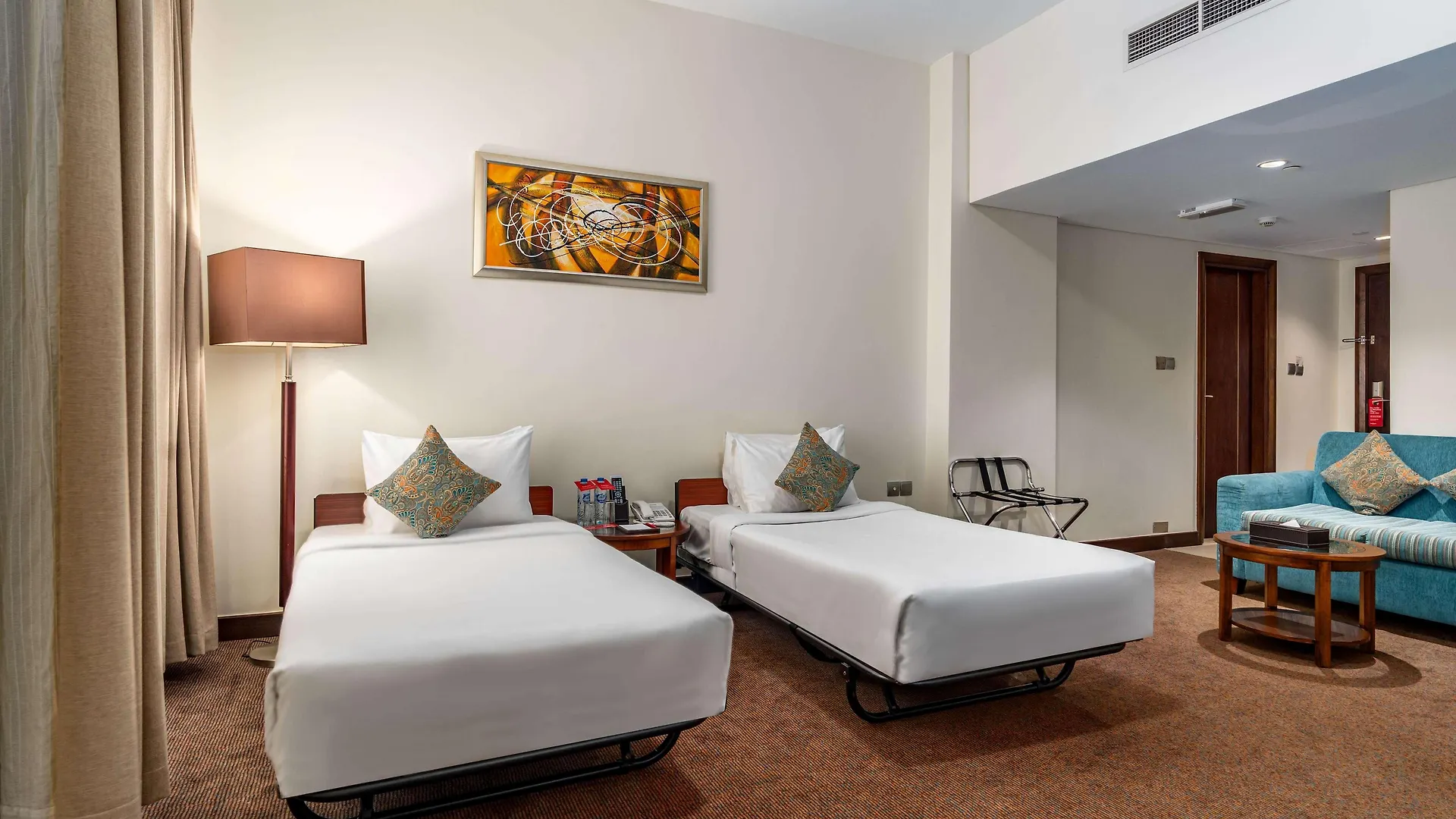 Ramada By Wyndham Dubai Deira Hotell