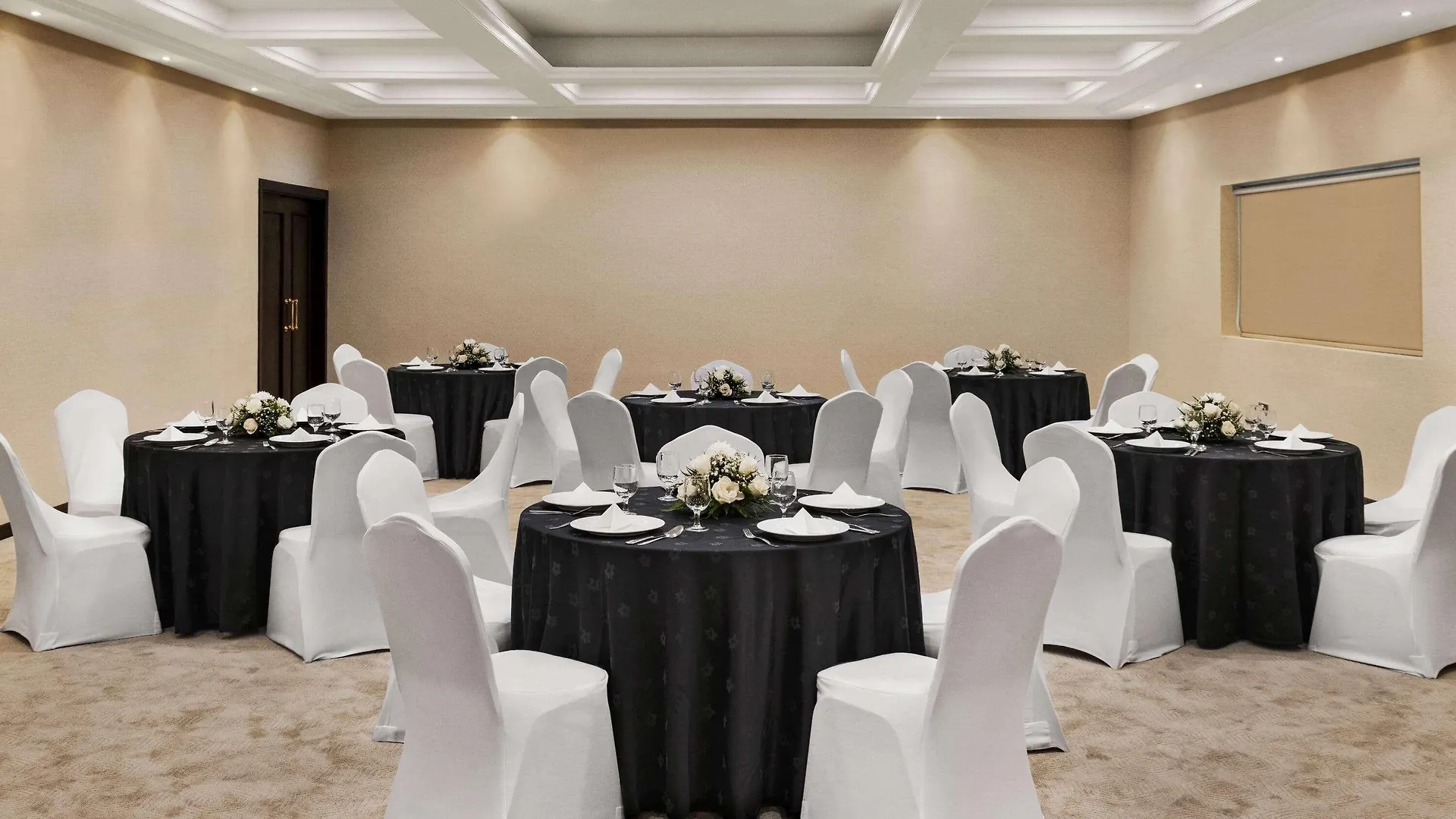 Ramada By Wyndham Dubai Deira Hotell